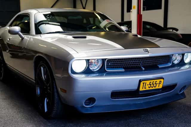 Dodge Challenger (2011) thumbnail 1