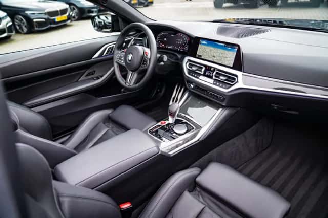 BMW M4 (2021) thumbnail 3