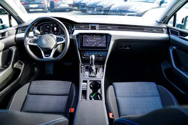 Volkswagen Passat (2020) thumbnail 2
