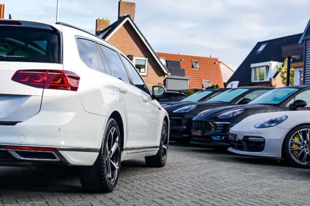 Volkswagen Passat (2020) thumbnail 3