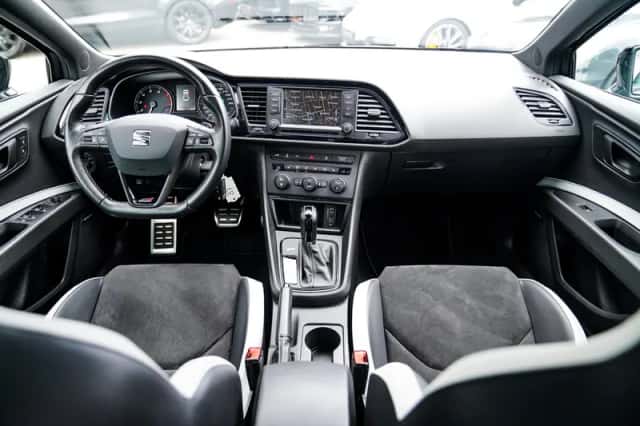 SEAT Leon (2015) thumbnail 3