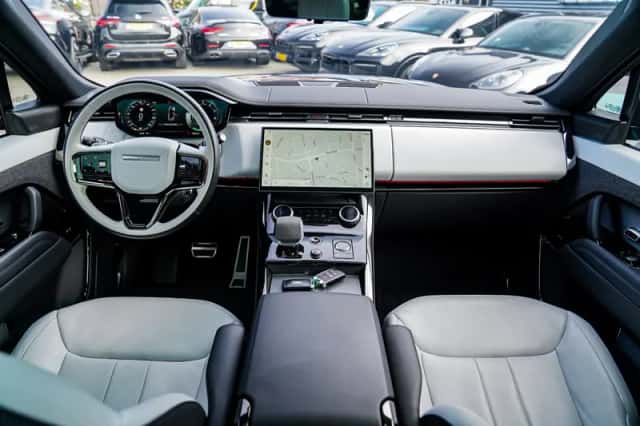 Land Rover Range Rover Sport (2022) thumbnail 3