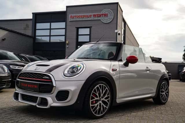 MINI Cooper (2018) thumbnail 1