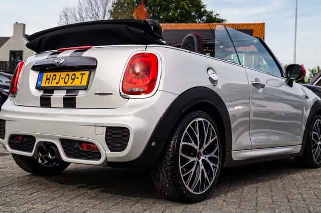 MINI Cooper (2018) thumbnail 2