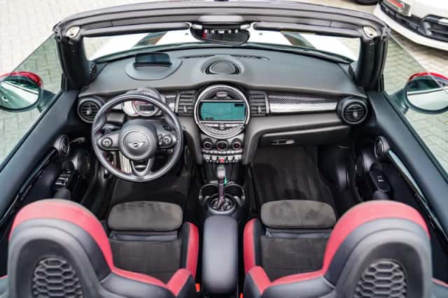 MINI Cooper (2018) thumbnail 3