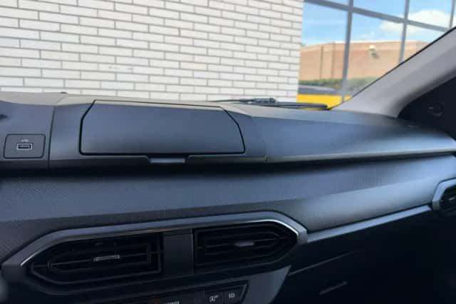 Dacia Jogger (2022) thumbnail 4