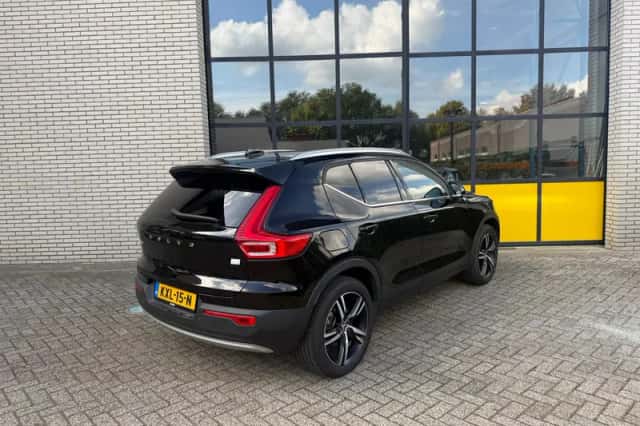Volvo XC40 (2021) thumbnail 3