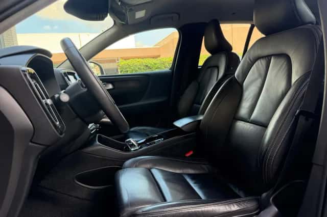 Volvo XC40 (2023) thumbnail 5