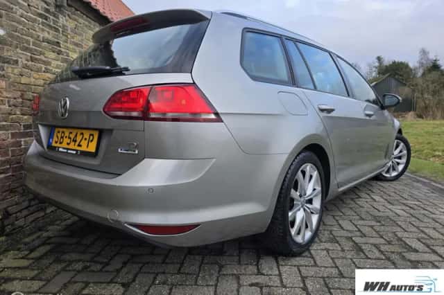 Volkswagen Golf (2015) thumbnail 2