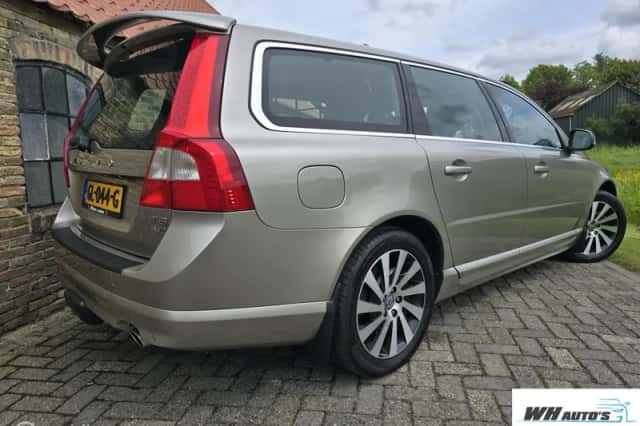 Volvo V70 (2011) thumbnail 2