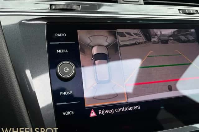 Volkswagen Tiguan (2018) thumbnail 2