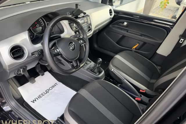 Volkswagen Up! (2018) thumbnail 3