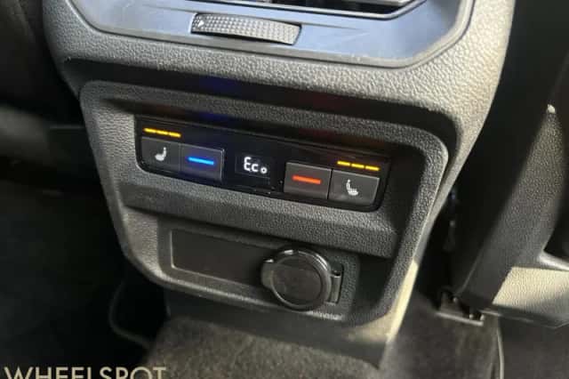 Volkswagen Tiguan (2021) thumbnail 3