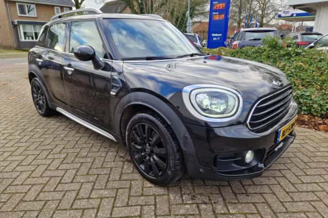 MINI Countryman (2017) thumbnail 2