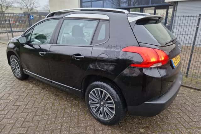 Peugeot 2008 (2013) thumbnail 2