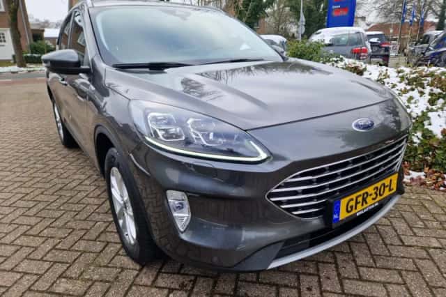 Ford Kuga (2023) thumbnail 2