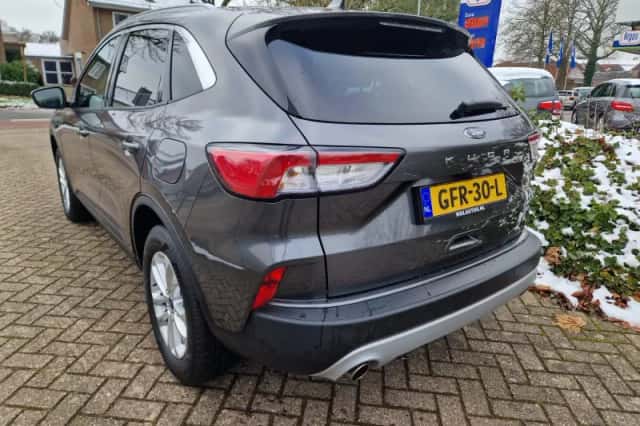 Ford Kuga (2023) thumbnail 4
