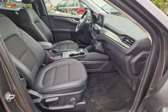 Ford Kuga (2023) thumbnail 5