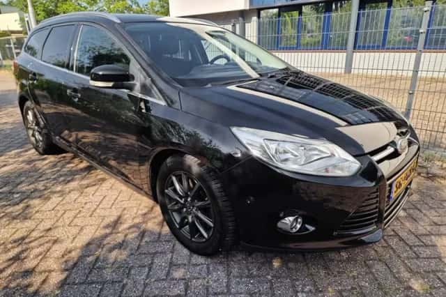 Ford Focus (2011) thumbnail 2