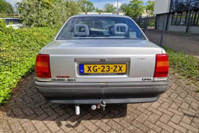 Opel Omega (1989) thumbnail 2