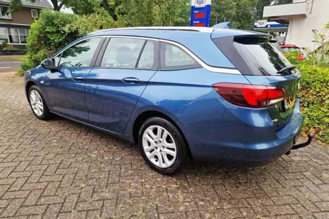 Opel Astra (2017) thumbnail 2