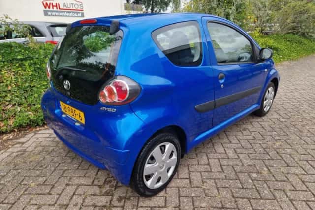 Toyota Aygo (2011) thumbnail 2