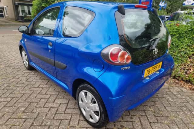 Toyota Aygo (2011) thumbnail 4