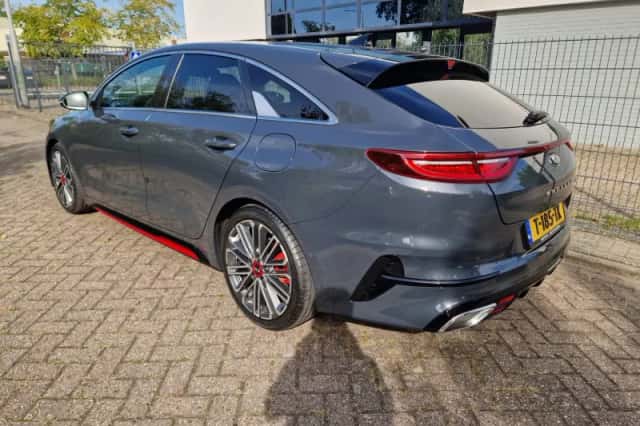 Kia ProCeed (2019) thumbnail 3