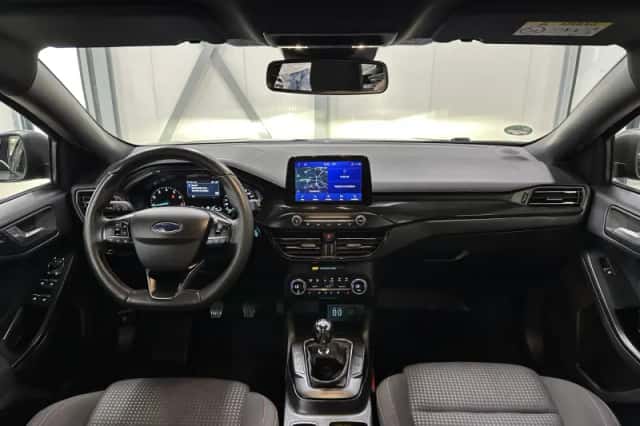 Ford Focus (2022) thumbnail 2