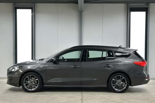 Ford Focus (2022) thumbnail 4