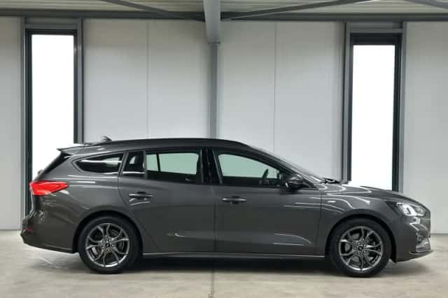 Ford Focus (2022) thumbnail 6