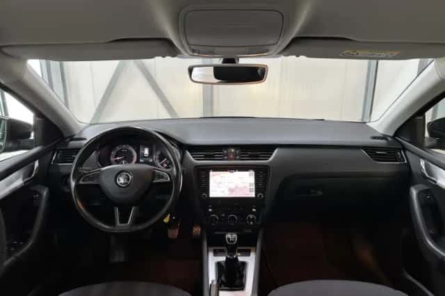 Škoda Octavia (2019) thumbnail 2