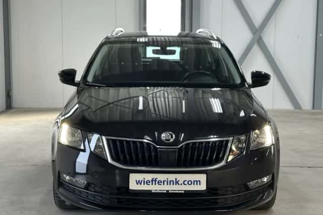 Škoda Octavia (2019) thumbnail 5