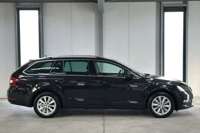 Škoda Octavia (2019) thumbnail 6