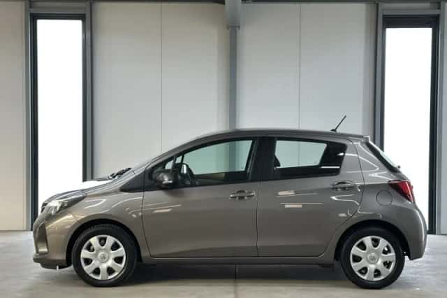 Toyota Yaris (2014) thumbnail 4