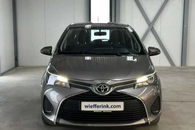 Toyota Yaris (2014) thumbnail 5