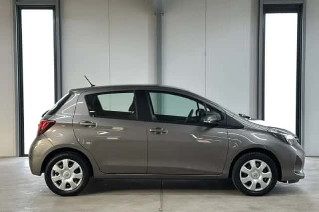 Toyota Yaris (2014) thumbnail 6