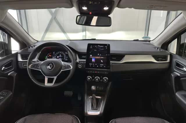 Renault Captur (2021) thumbnail 2