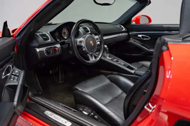 Porsche Boxster (2013) thumbnail 2