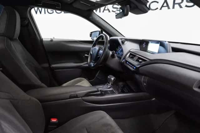Lexus UX (2019) thumbnail 2