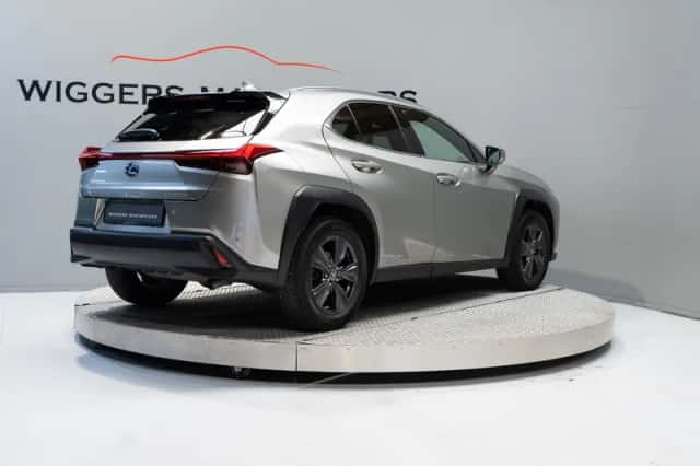 Lexus UX (2019) thumbnail 3