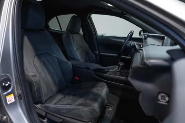 Lexus UX (2019) thumbnail 5