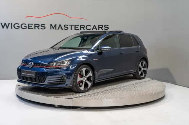Volkswagen Golf (2015) thumbnail 1
