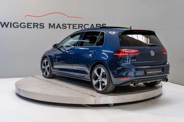 Volkswagen Golf (2015) thumbnail 3