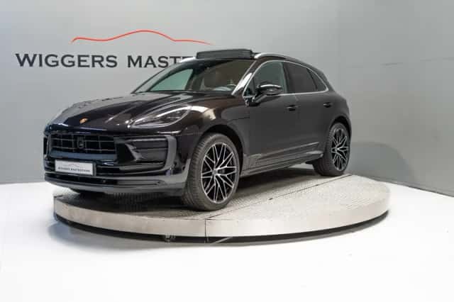 Porsche Macan (2023) thumbnail 1