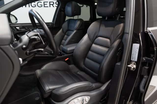 Porsche Macan (2023) thumbnail 4
