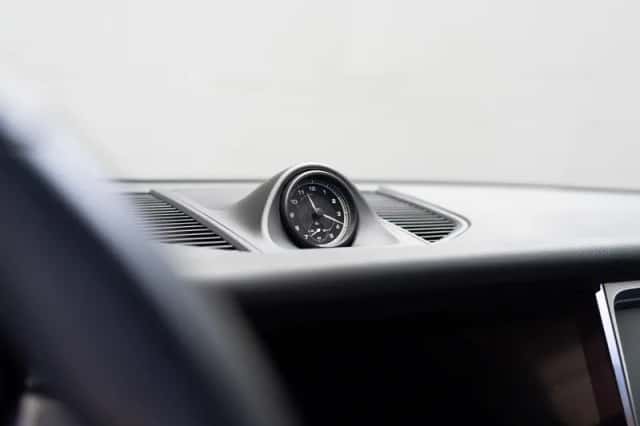 Porsche Macan (2023) thumbnail 5