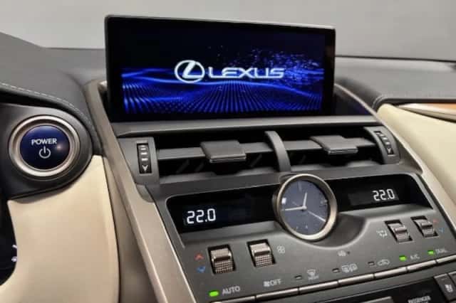 Lexus NX (2020) thumbnail 4