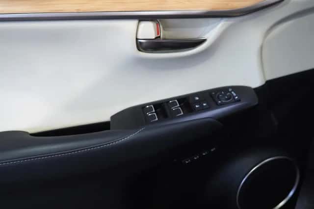 Lexus NX (2020) thumbnail 6