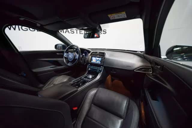 Jaguar XE (2015) thumbnail 3